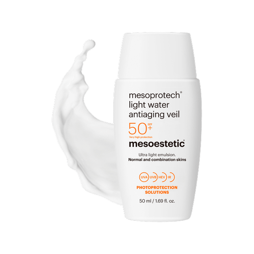 קרם הגנה Light Water Antiaging Veil SPF 50+ של mesoestetic לצד מרקם הקרם
